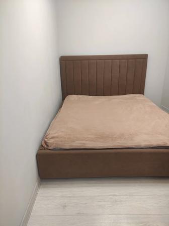 Продаю двуспальную кровать