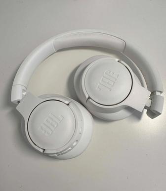 Продаю наушники JBL 700bt