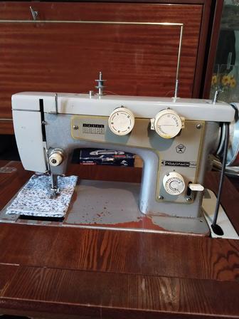 Швейная машинка б/у