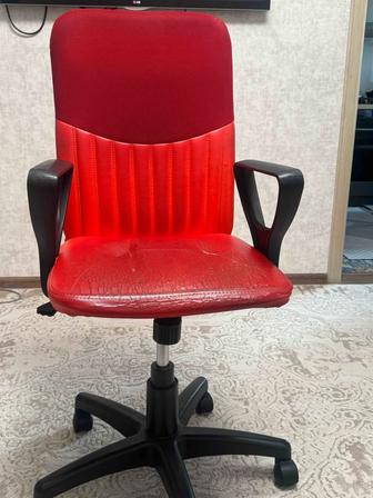 Стул на колесиках