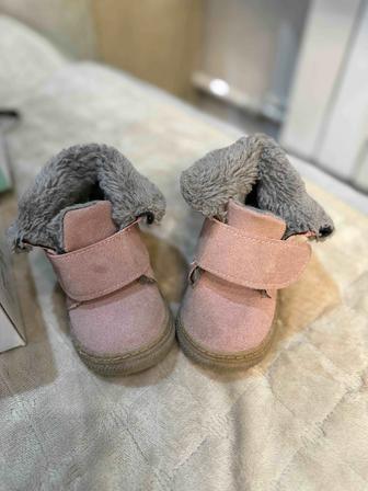 Продам детские ботинки демисезонные