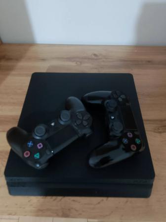 Плейстейшен 4 слим