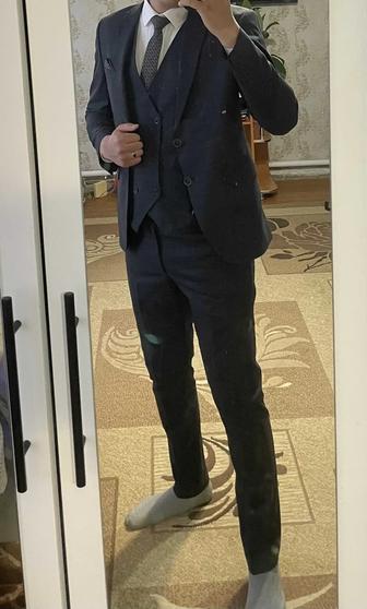 Продам костюм тройка