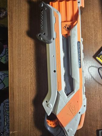 Продам бластер Nerf roughcut 2x4 (оригинал)