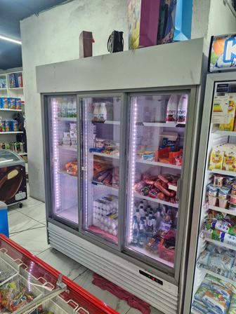 Продается витринный холодильник б/у