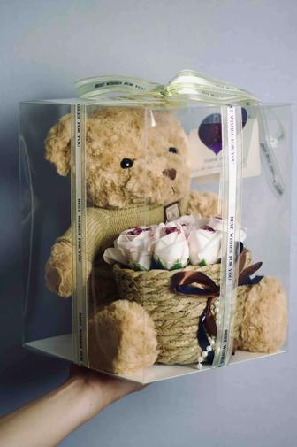 Мишка с букетом цветов и подсветкой