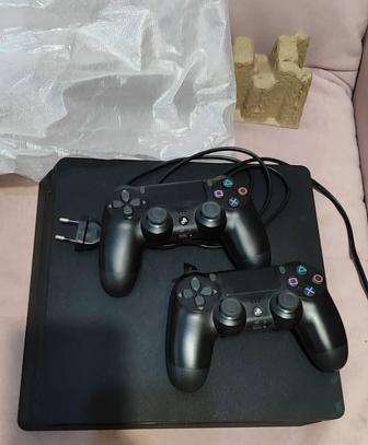 Продам PS 4 в отличном состоянии