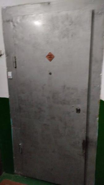 Железная дверь