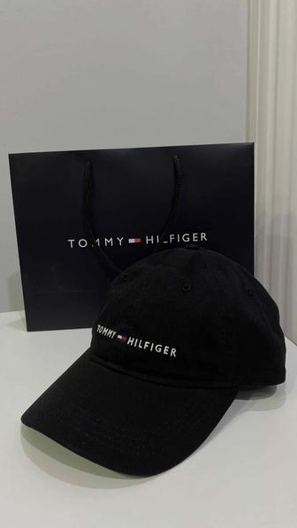 Кепка от бренда Tommy Hilfiger