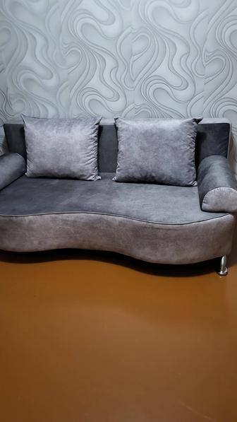 Продам тахту новую и пуфики