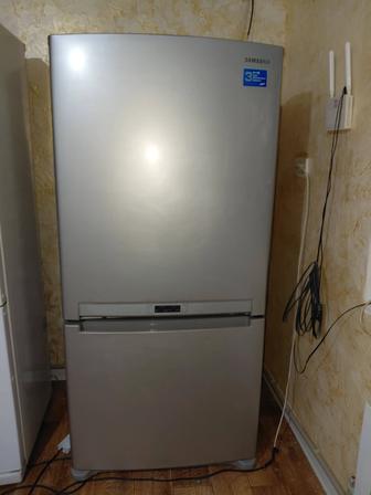 Холодилник самсунг отлично работаеть