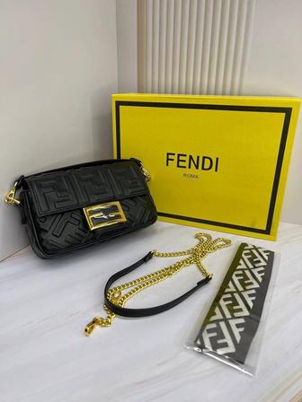 Сумка Fendi в фирменной подарочной коробке
