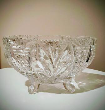 Хрустальная ваза для конфет и печений на ножке