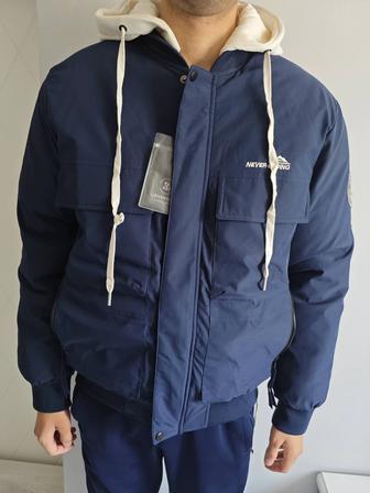 Продам новую зимнюю куртку (актуально)