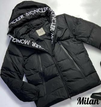 Продам куртку monclear