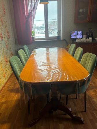 Продам кухонный стол со стульями