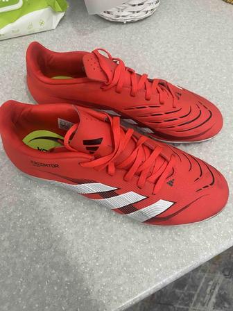 Продам сороконожки Adidas Predator