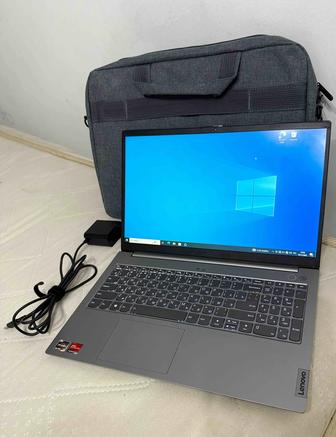 Игровой ноутбук Lenovo в полном комплекте