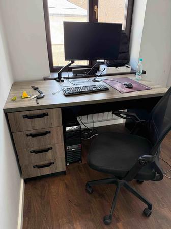 Продам компьютерный стол