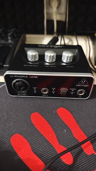 Продам звуковую карту BEHRINGER UM2