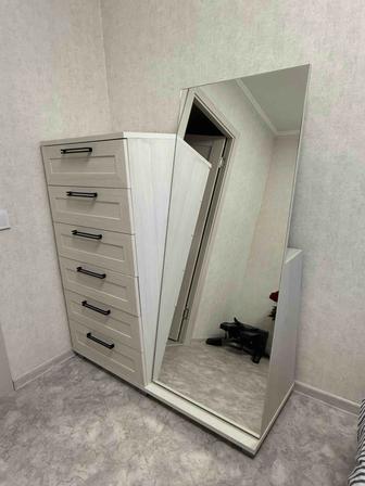 Комод с зеркалом