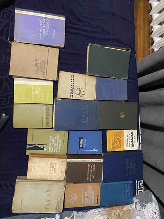 Медицинские книги и справочники