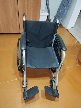 Продам инвалидную коляску