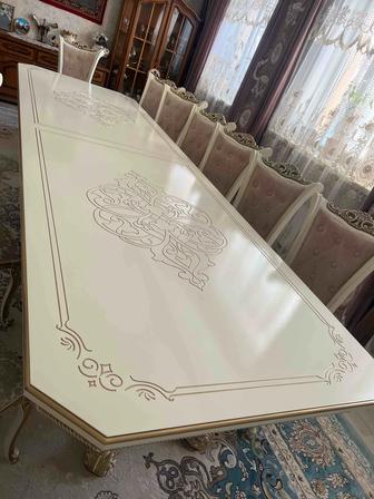 Продаю стол и стулья