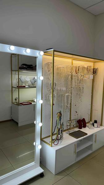 Торговое оборудование стеллаж с подсветкой