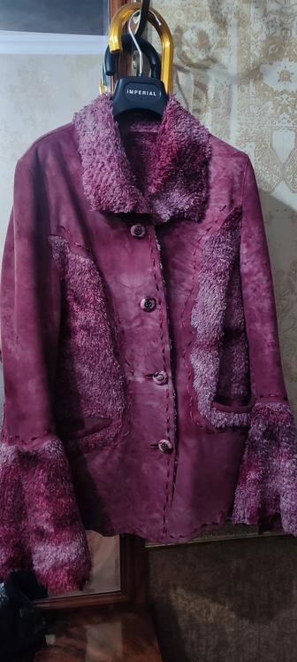 Продаю женскую искусственную куртку