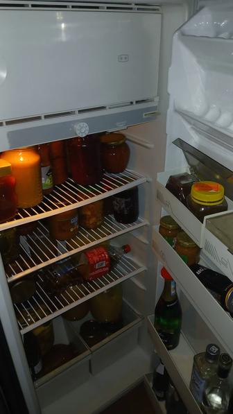 Холодильник в отличном состоянии почти даром.