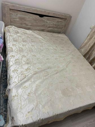 Продам двуспальную кровать