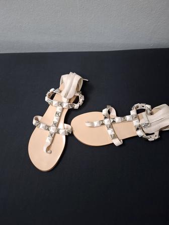 Продам кожаные босоножки Италия