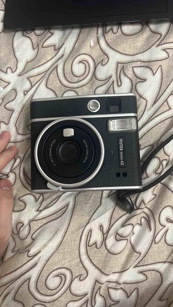 продаю фотоаппарат instax mini 40