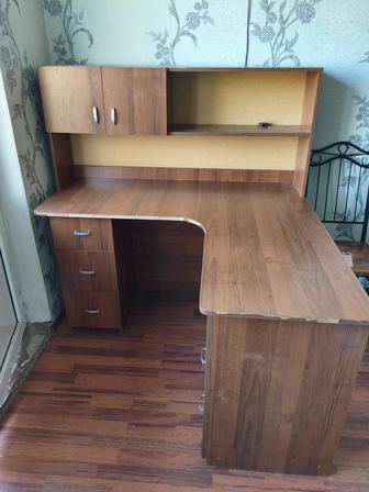 Продается Шкаф для учебы удобный в хорошем состоянии
