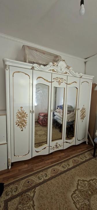 Продается шифонер, комод и тумбочки, спальня