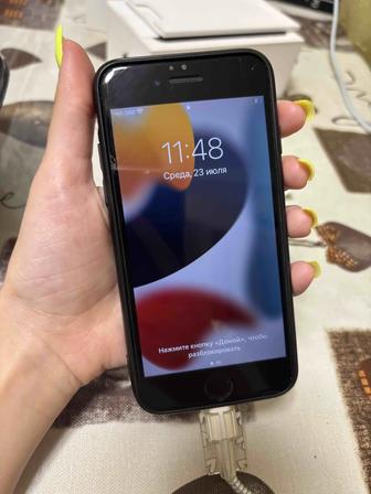 телефон IPhone 7