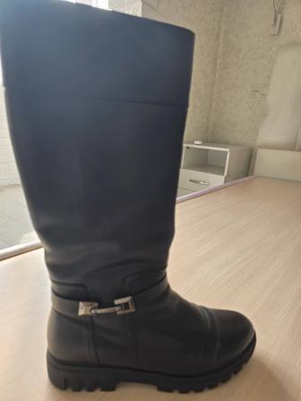 Продам женские сапоги