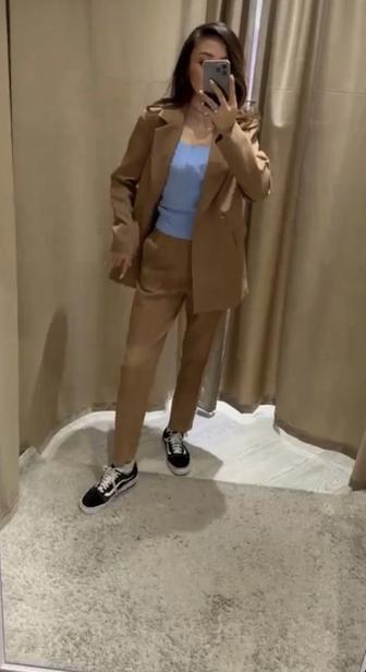 Костюм с брюками женский новый на 44 р