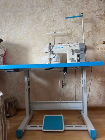 Швейная машина Jack 2 в 1. прямострочная и зигзаг, почти новая