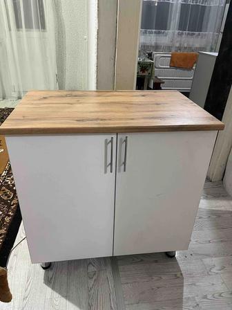 Продам шкафчик кухонный напольный на ножках