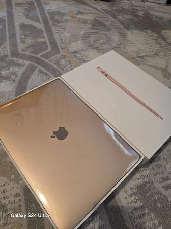 Продам почти новый Apple MacBook Air