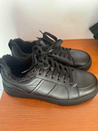 Зимние кроссовки 40 размера