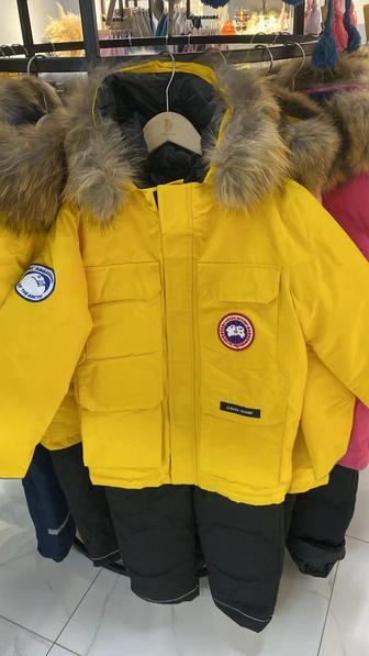 Продается зимний комбинезон Canada Goose Kids