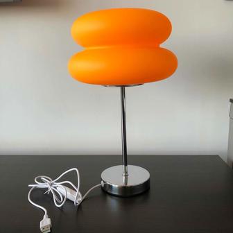 Продам настольную лампу