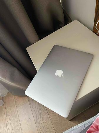 Продам Macbook Air 2017