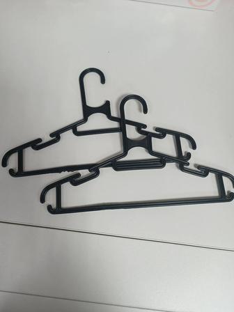 Продам вешалки детские