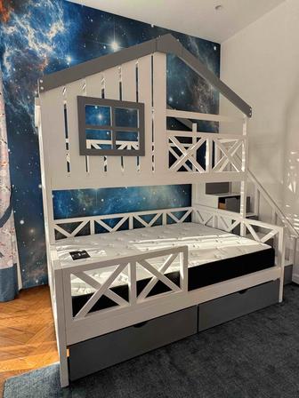 Детская двухъярусная кровать-домик 140х200 и 90х200