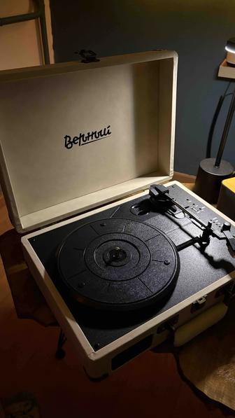 Виниловый проигрыватель Верный