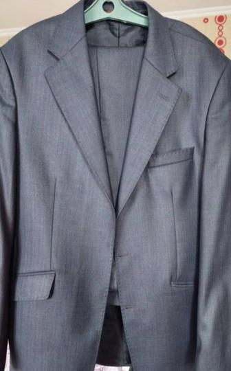 Мужские костюмы и рубашки